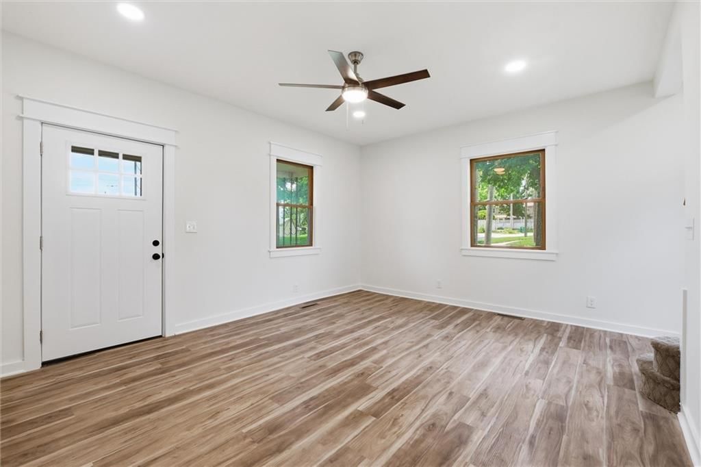301 Allcutt Avenue — photo 6