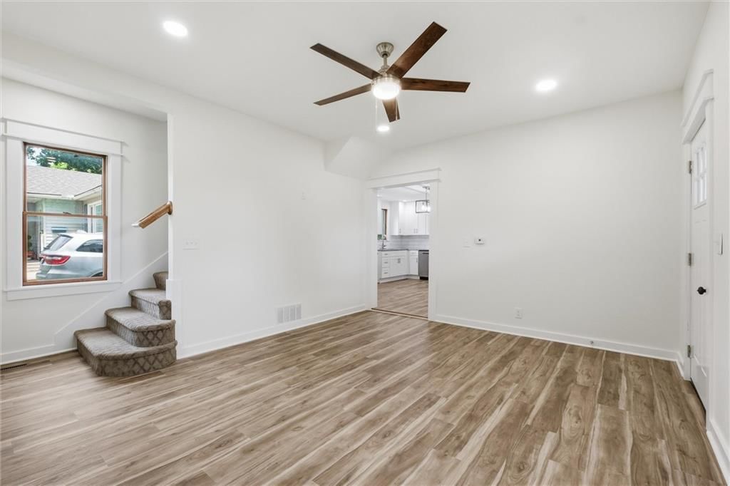 301 Allcutt Avenue — photo 7