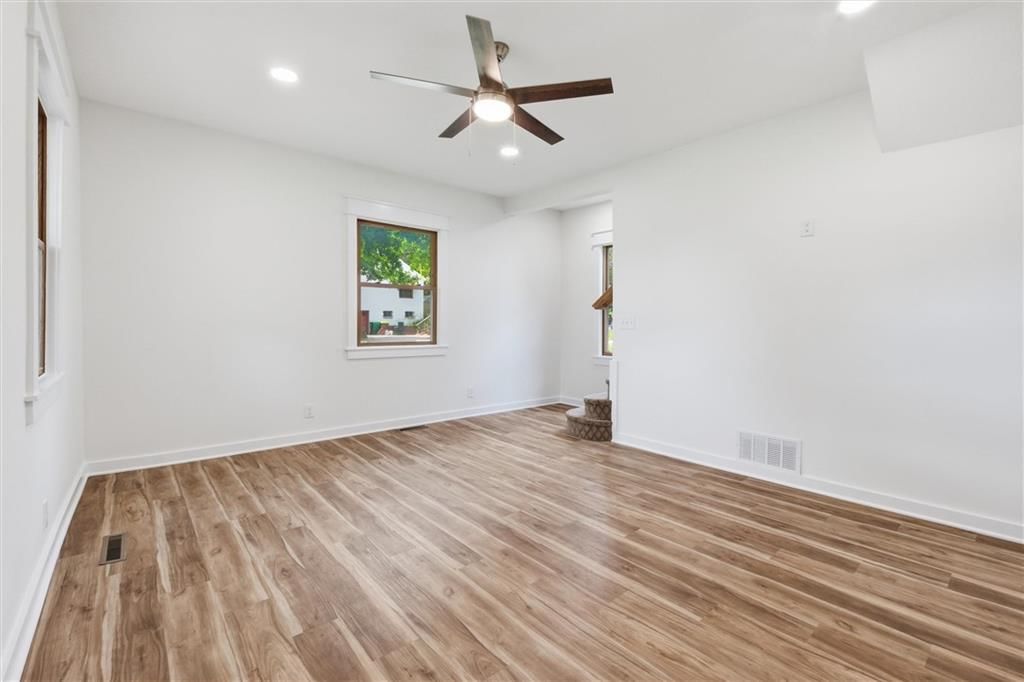 301 Allcutt Avenue — photo 8