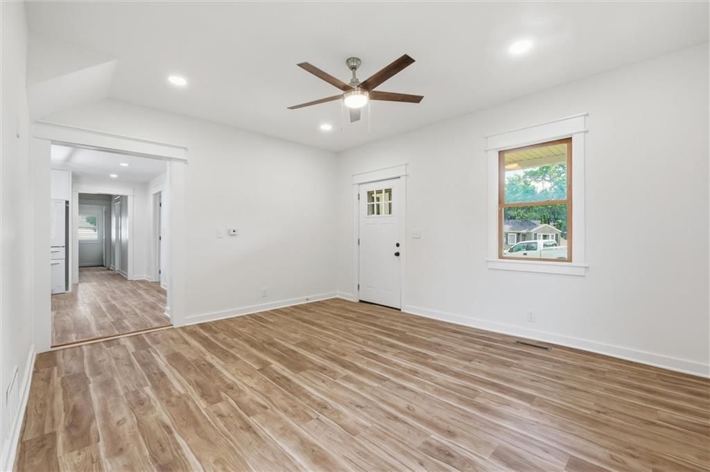 301 Allcutt Avenue — photo 9