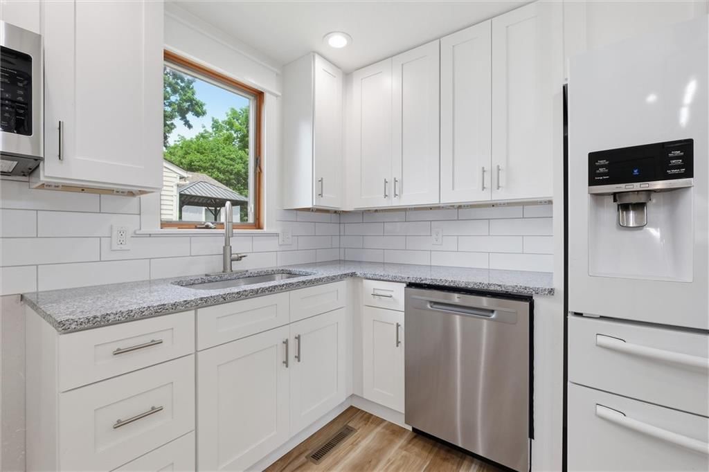 301 Allcutt Avenue — photo 13