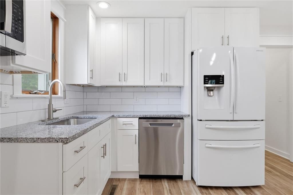 301 Allcutt Avenue — photo 14