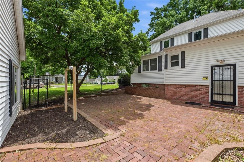 301 Allcutt Avenue — photo 37