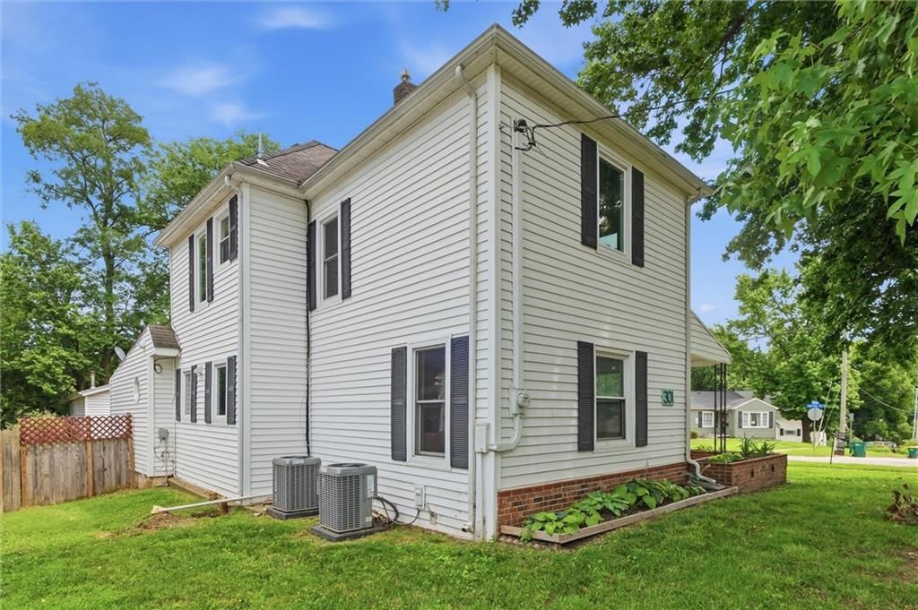 301 Allcutt Avenue — photo 38