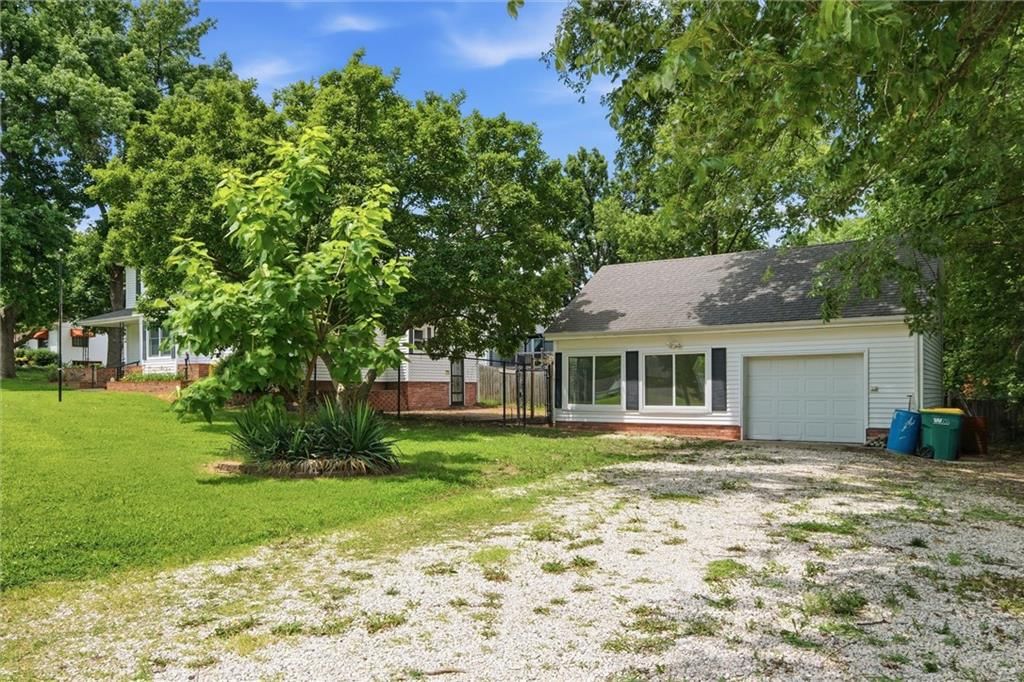 301 Allcutt Avenue — photo 39