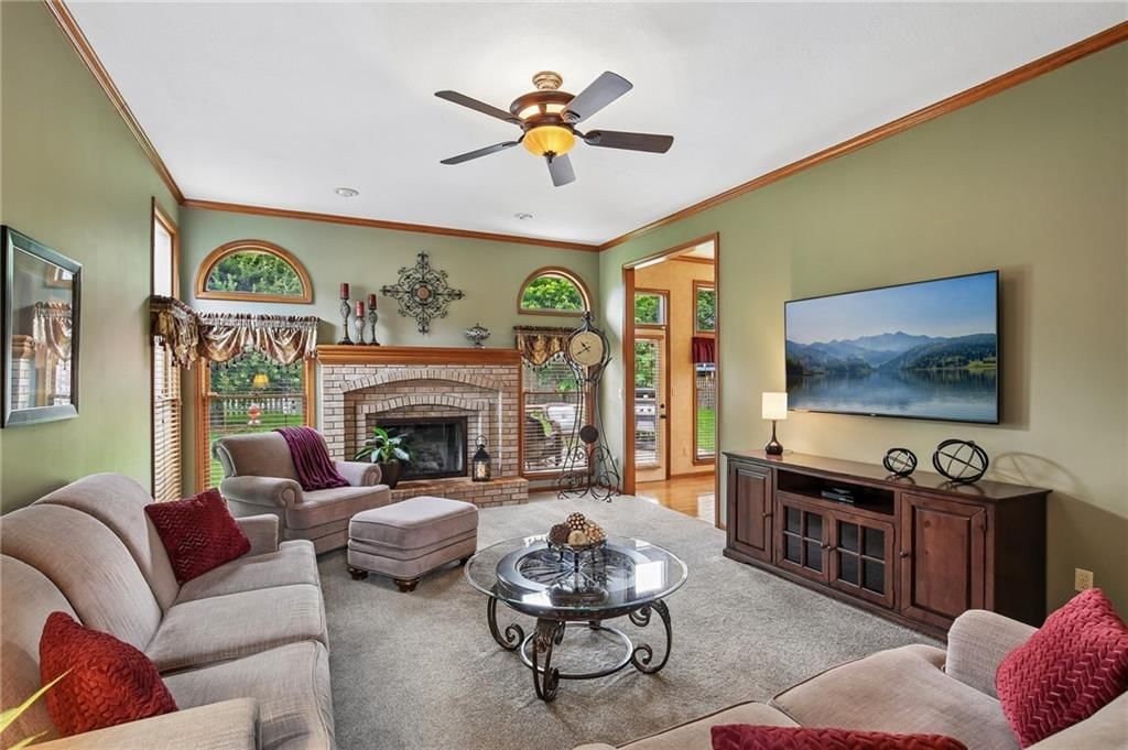 1083 NE Greenwood Court — photo 3