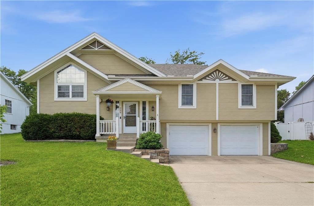 724 NE Colleen Drive, Lee's Summit, MO