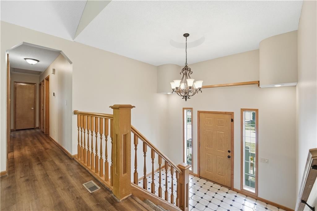 724 NE Colleen Drive — photo 6