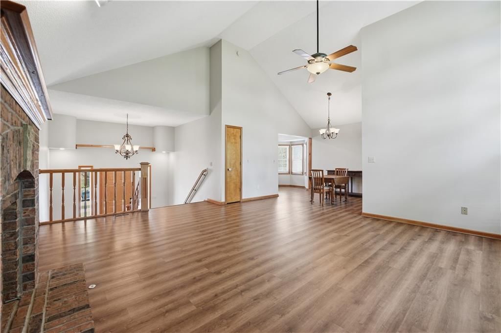 724 NE Colleen Drive — photo 8