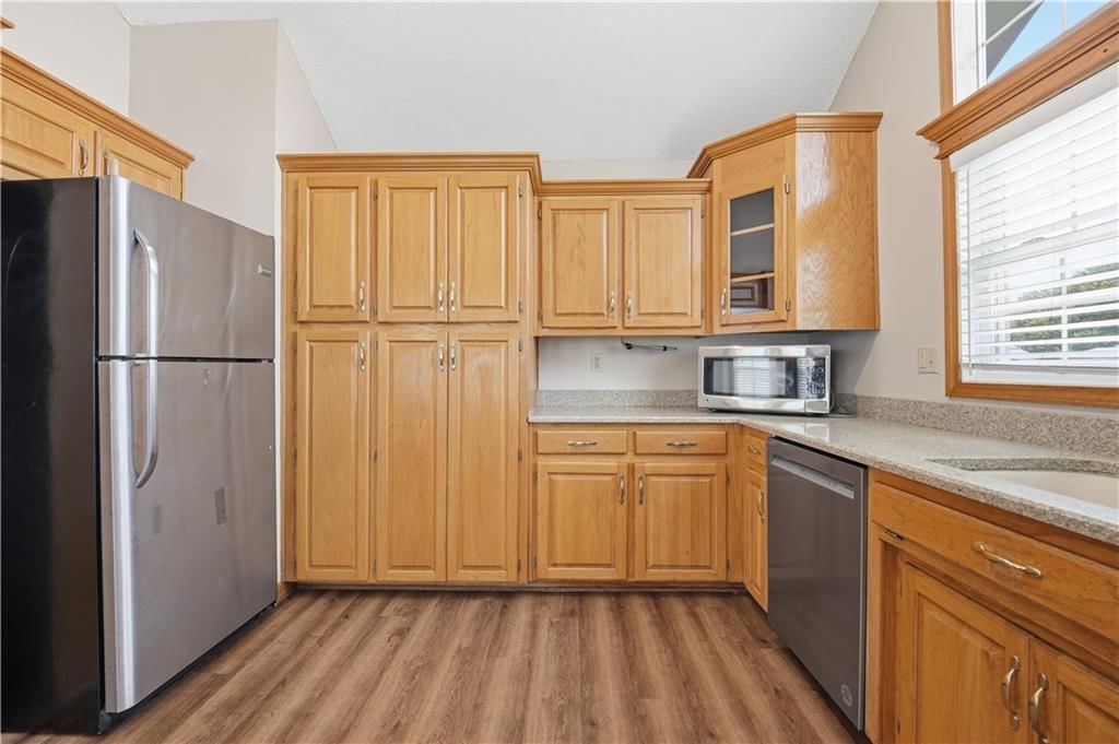 724 NE Colleen Drive — photo 10