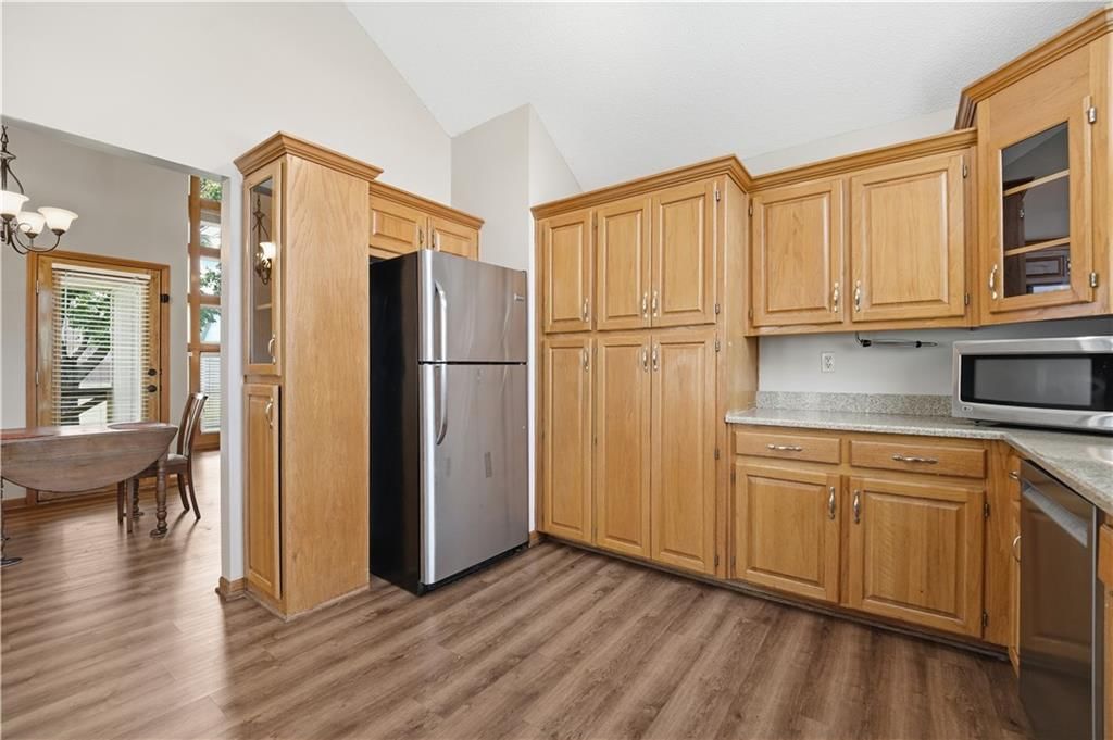 724 NE Colleen Drive — photo 11