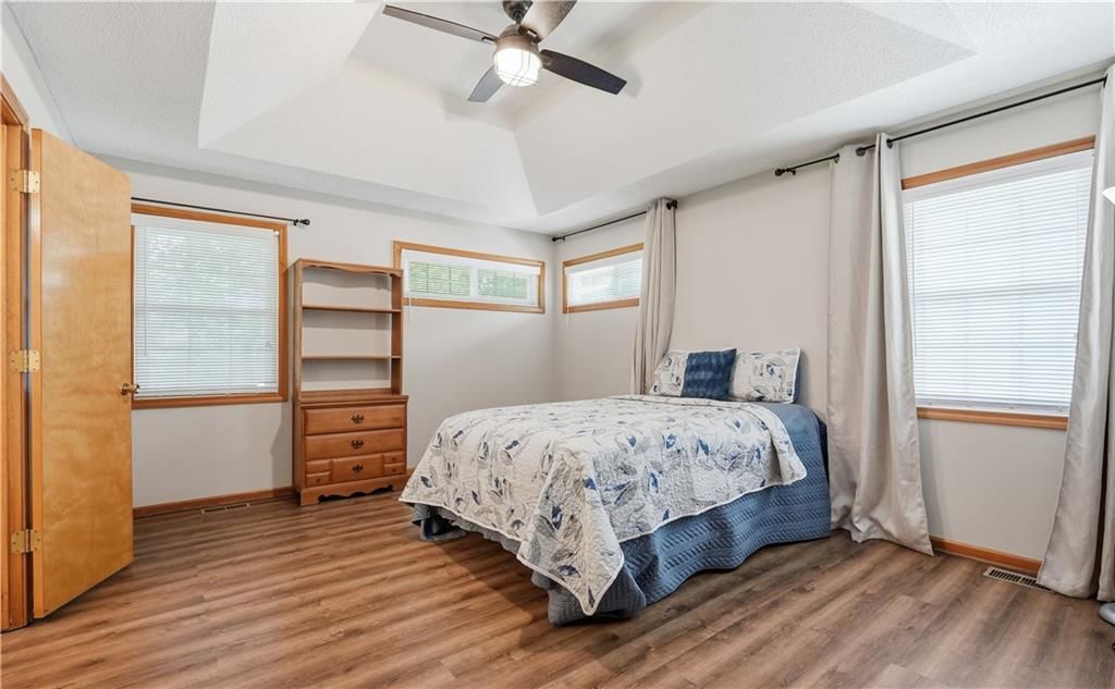 724 NE Colleen Drive — photo 16