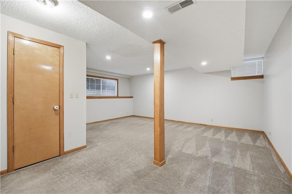 724 NE Colleen Drive — photo 23