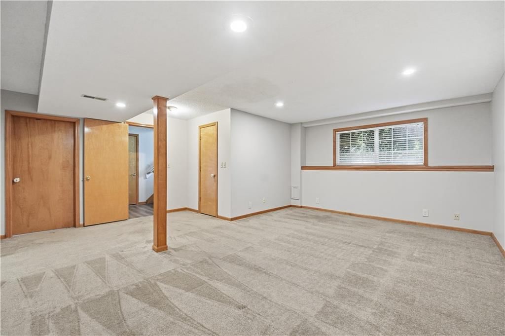 724 NE Colleen Drive — photo 24