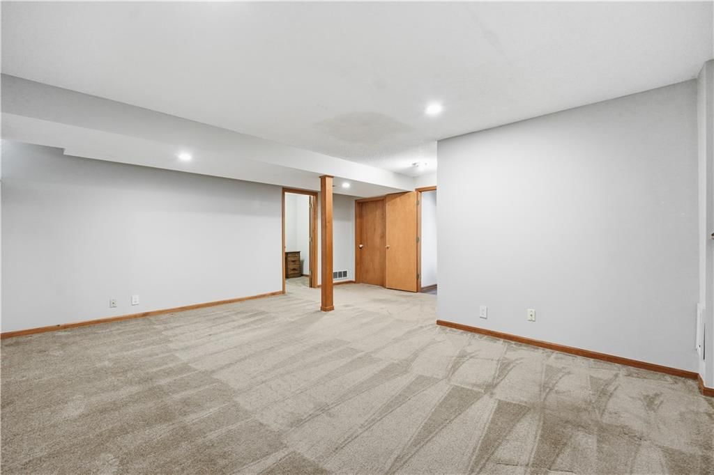 724 NE Colleen Drive — photo 25