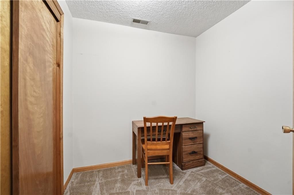 724 NE Colleen Drive — photo 26