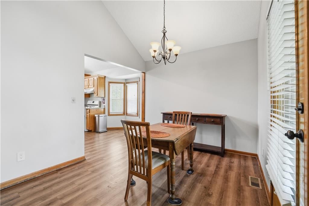 724 NE Colleen Drive — photo 27