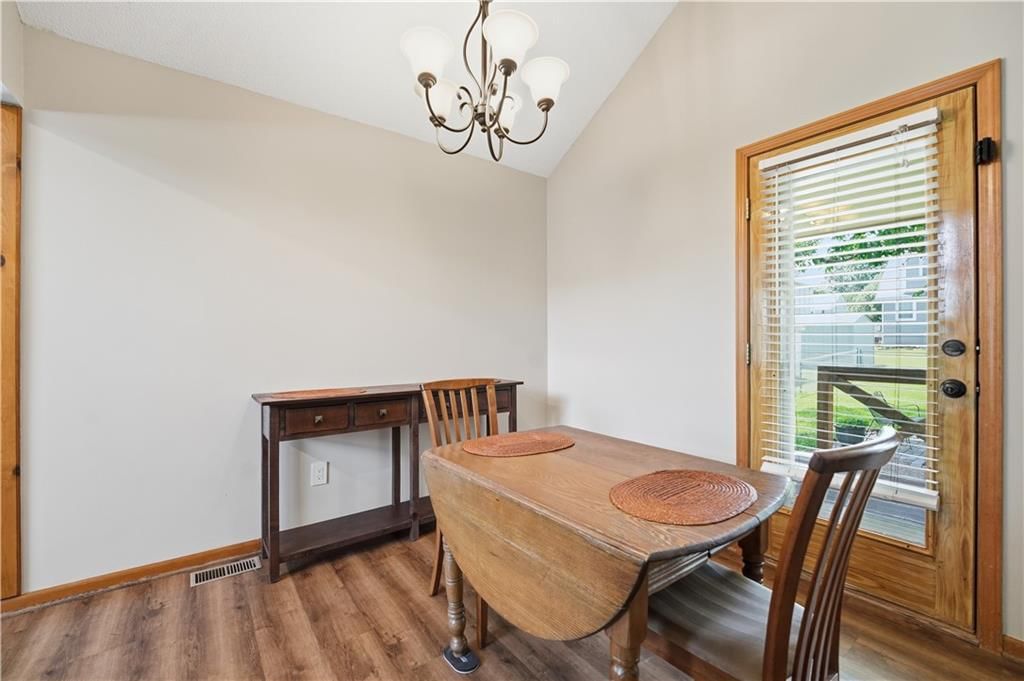 724 NE Colleen Drive — photo 28