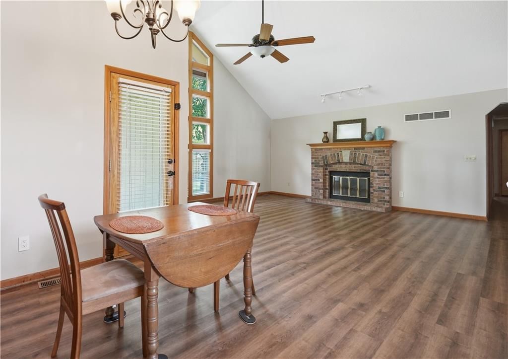 724 NE Colleen Drive — photo 29