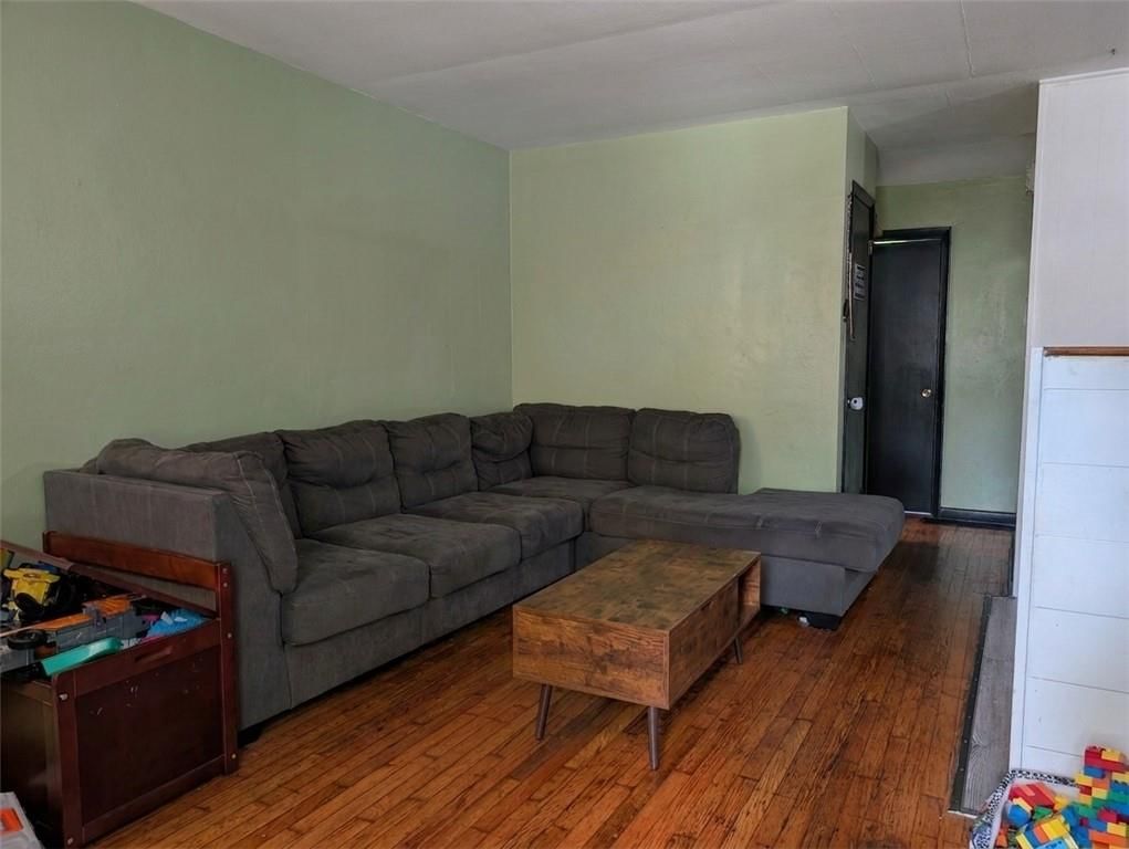 133 S FULLER Street — photo 2