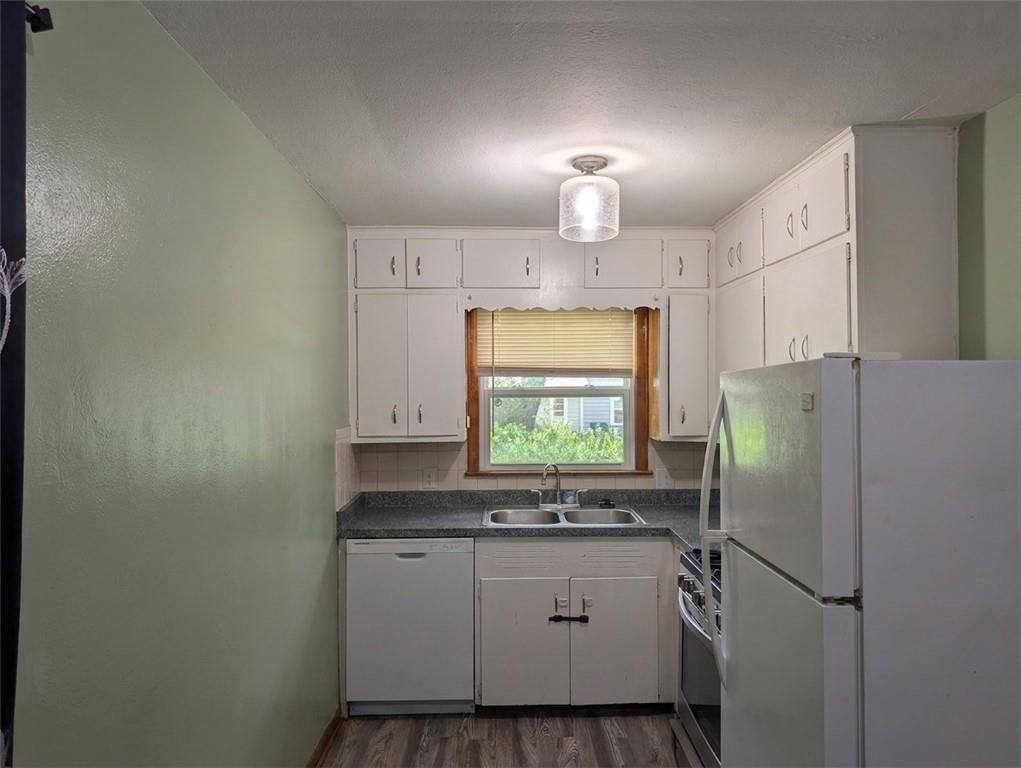 133 S FULLER Street — photo 3