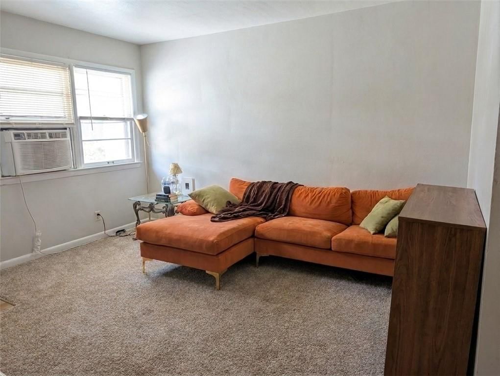 137 S FULLER Street — photo 2