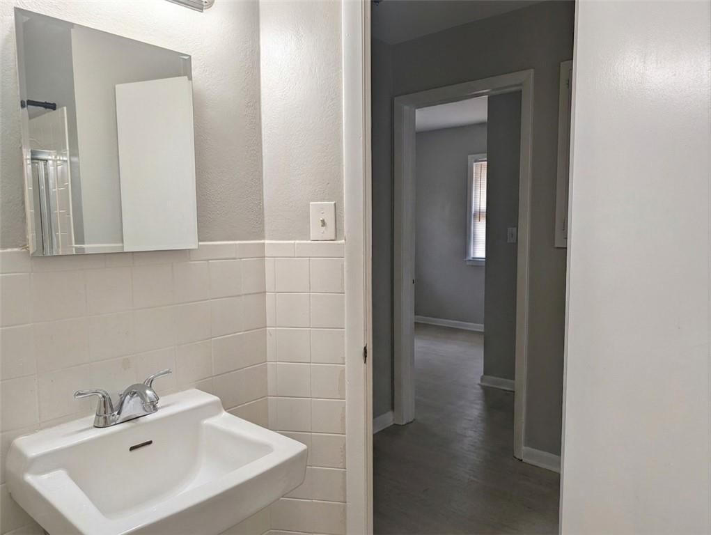 137 S FULLER Street — photo 5