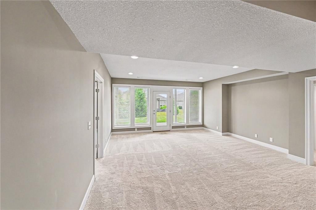 10015 N Michigan Avenue — photo 18