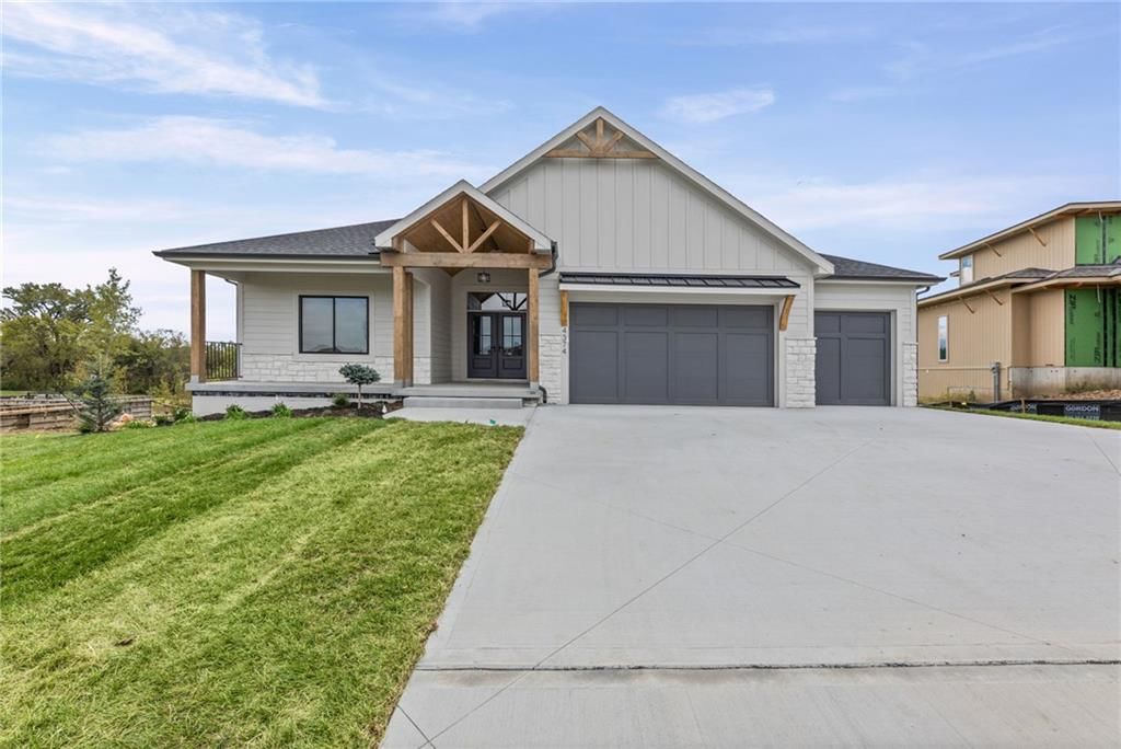 4374 Tee Box Drive, Basehor, KS