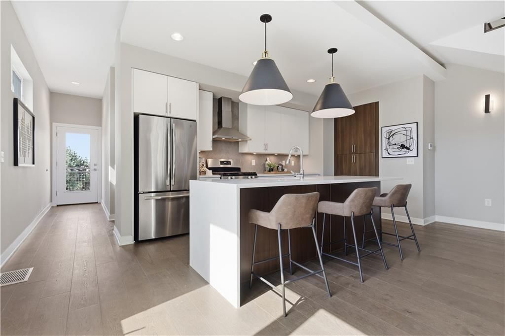 1718 Madison Avenue — photo 13