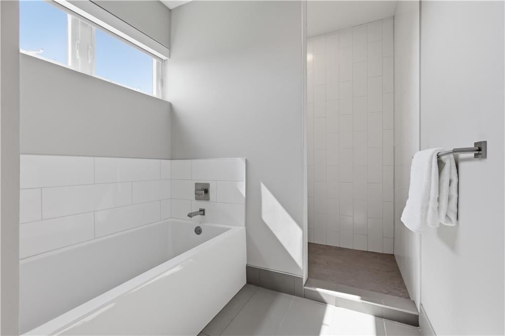 1718 Madison Avenue — photo 27
