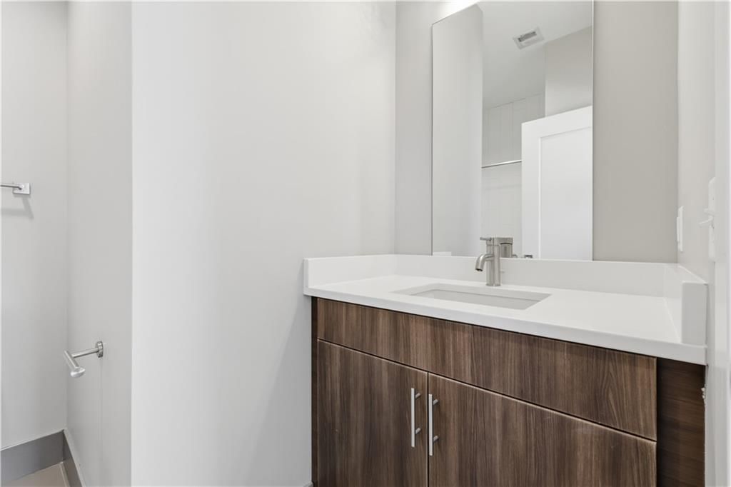 1718 Madison Avenue — photo 32