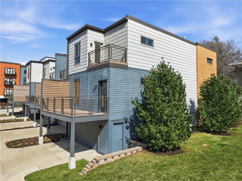 1718 Madison Avenue — photo 42