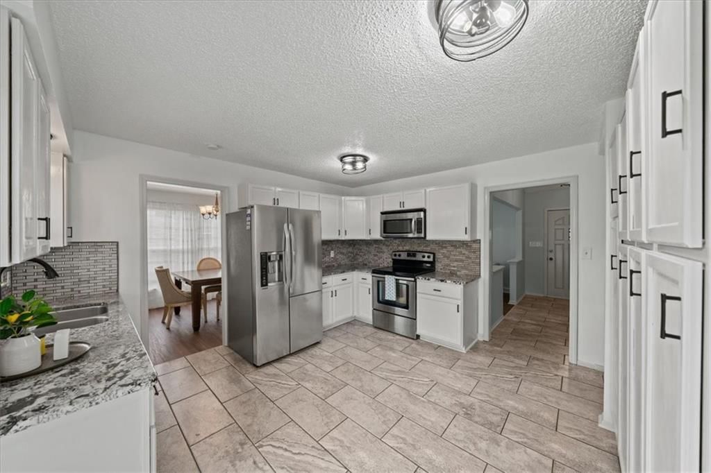 901 NW Springwood Drive — photo 2