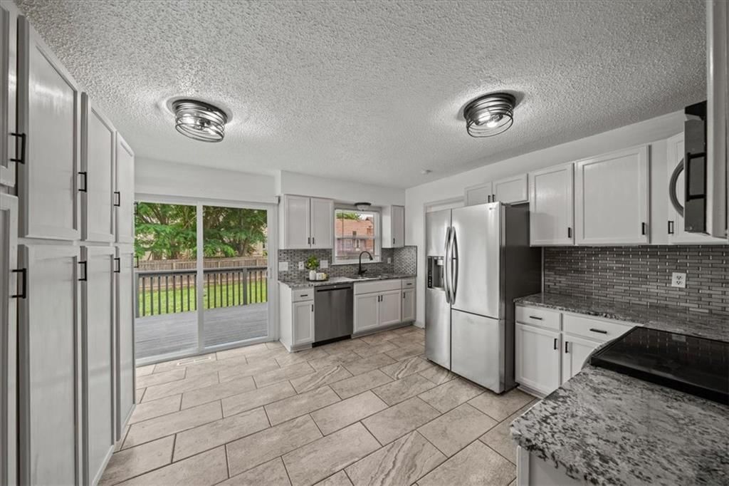 901 NW Springwood Drive — photo 4