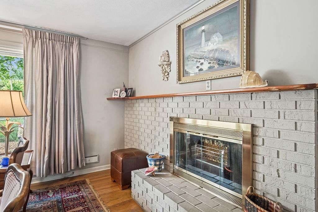 Photo 4 of 30 - 8601 Metcalf Avenue, Overland Park, KS 66212