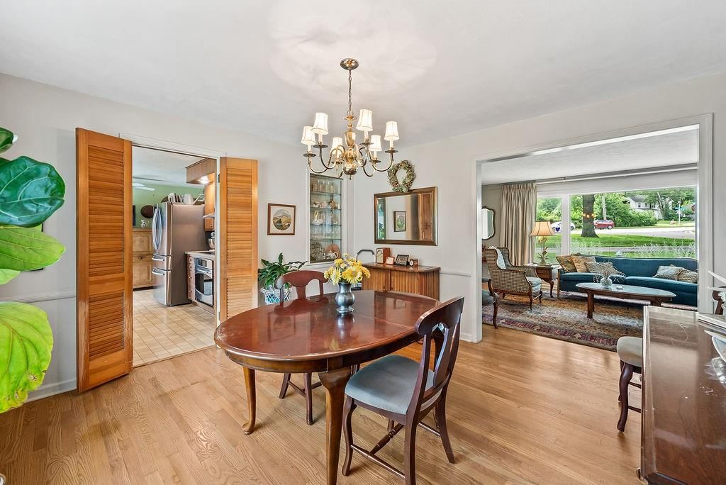 Photo 9 of 30 - 8601 Metcalf Avenue, Overland Park, KS 66212