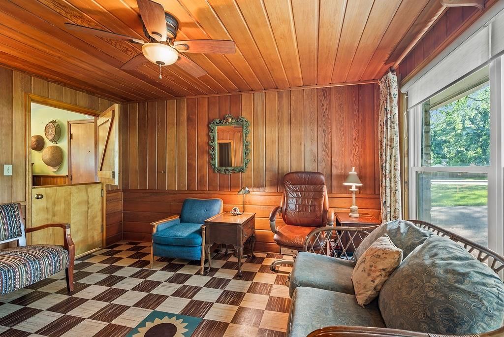 Photo 11 of 30 - 8601 Metcalf Avenue, Overland Park, KS 66212
