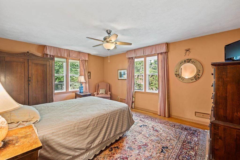 Photo 15 of 30 - 8601 Metcalf Avenue, Overland Park, KS 66212
