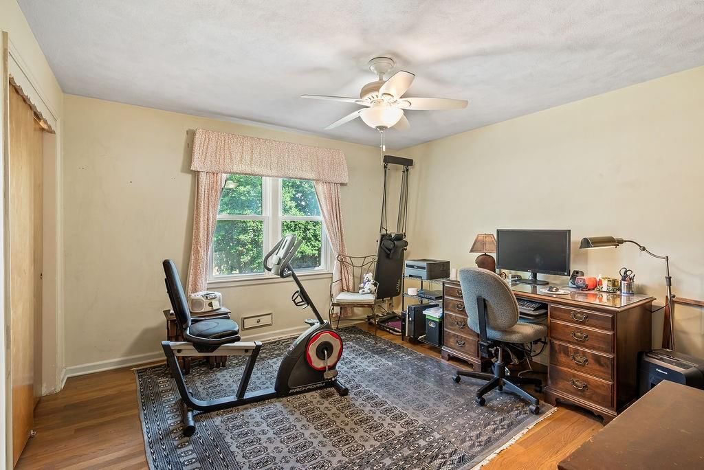 Photo 19 of 30 - 8601 Metcalf Avenue, Overland Park, KS 66212