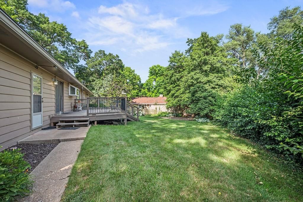 Photo 27 of 30 - 8601 Metcalf Avenue, Overland Park, KS 66212