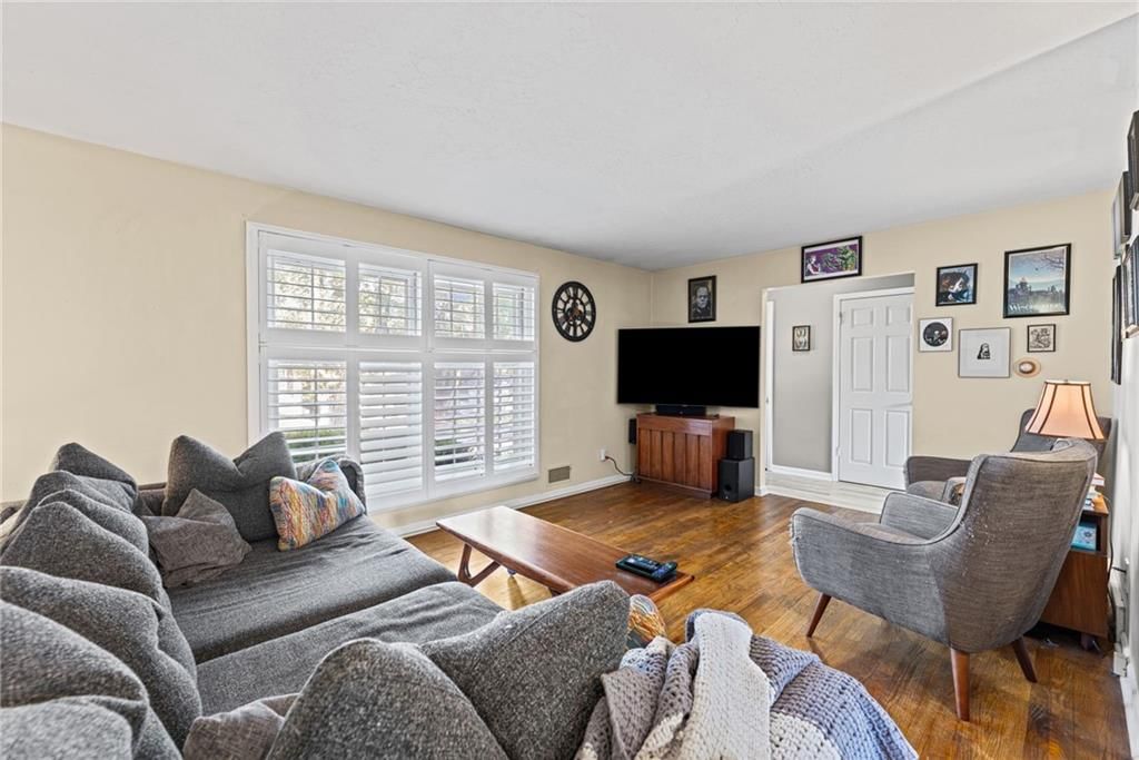 10705 Walrond Avenue — photo 7