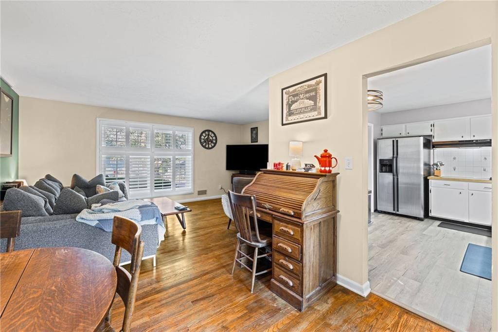 10705 Walrond Avenue — photo 9
