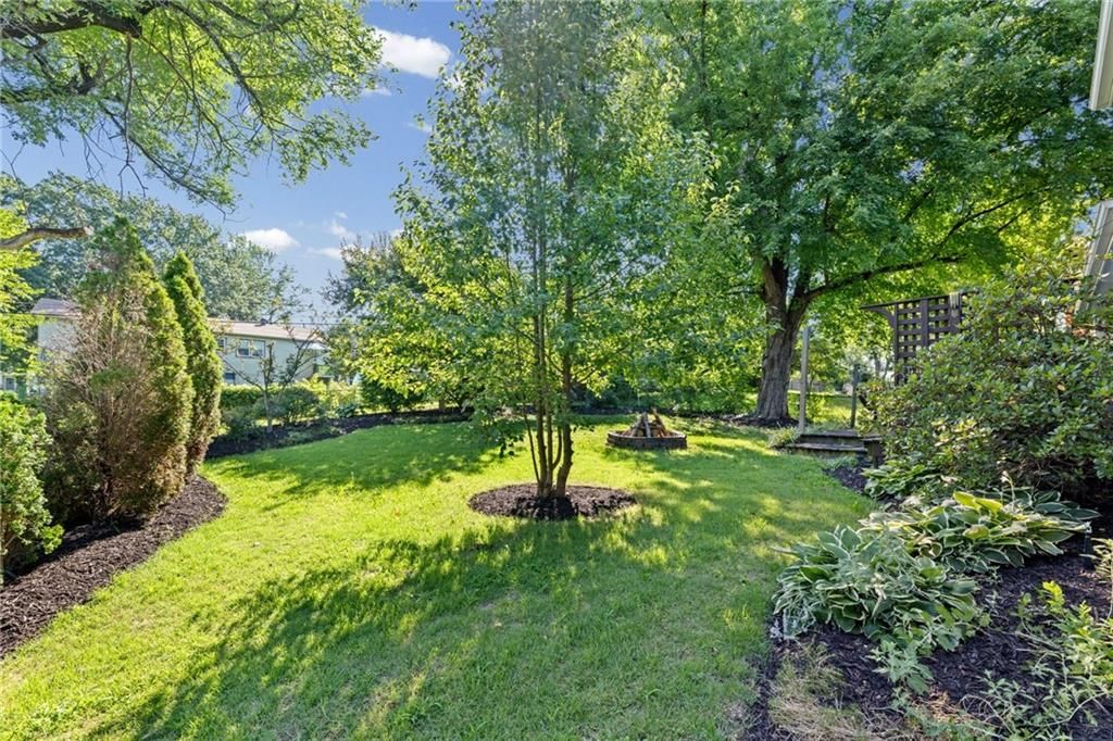 10705 Walrond Avenue — photo 33