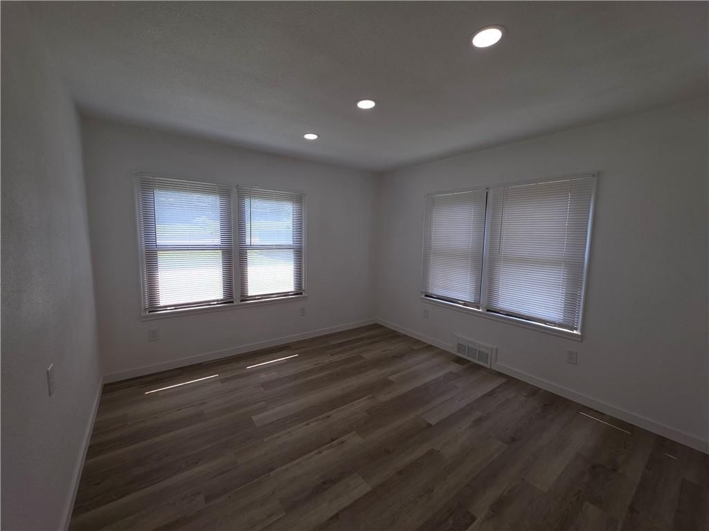 1704 S State Route 291 Highway — photo 17