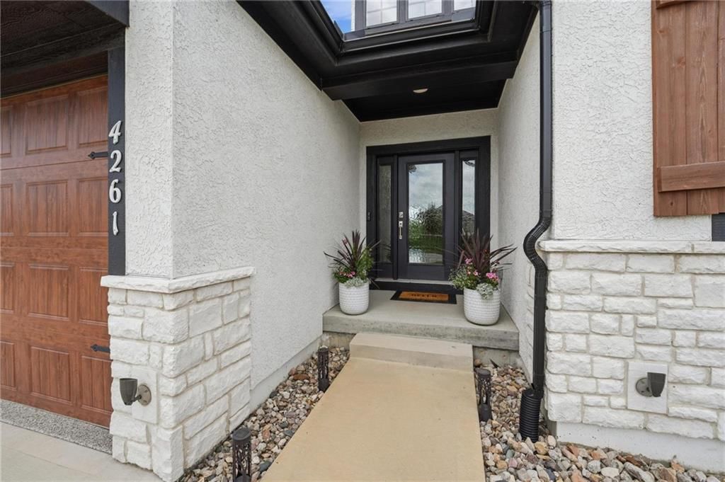 4261 Lakeshore Drive — photo 4