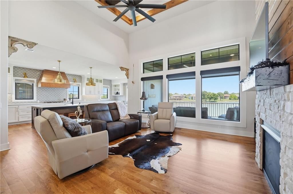 4261 Lakeshore Drive — photo 13