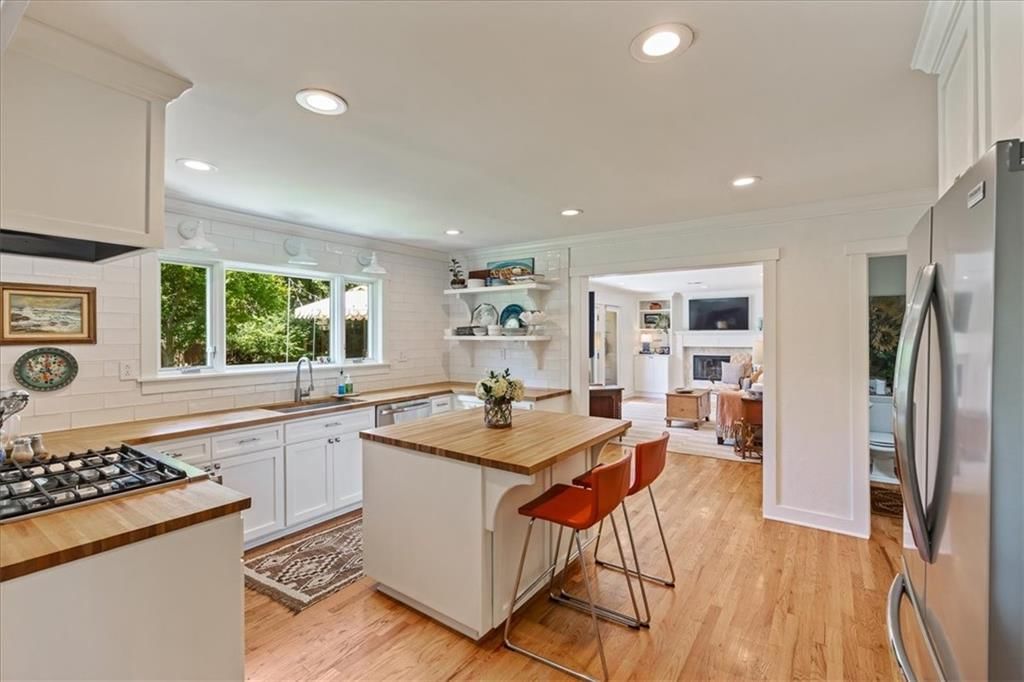 5926 Howe Drive — photo 7