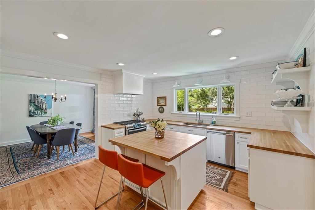5926 Howe Drive — photo 8