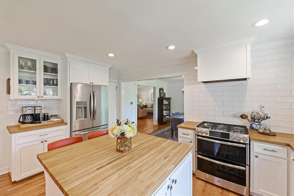 5926 Howe Drive — photo 9